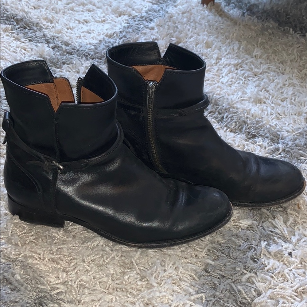 Frye Ankle Boot “Melissa Seam Short”